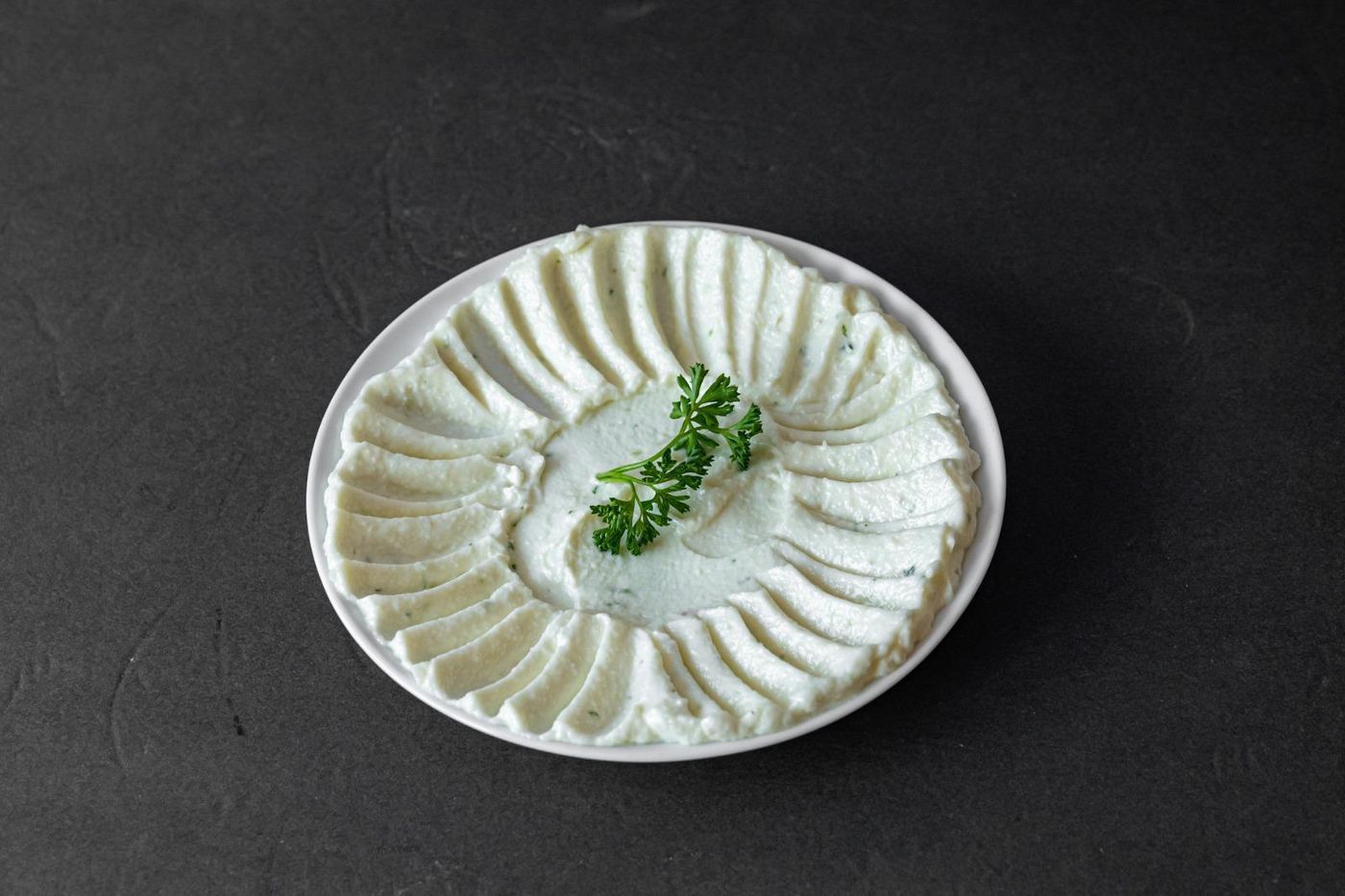 Garlic sauce / ثومه صاص 