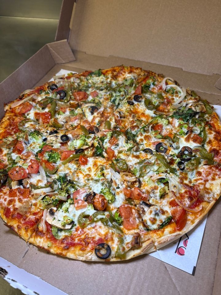 16" Fresh Veggie Pizza