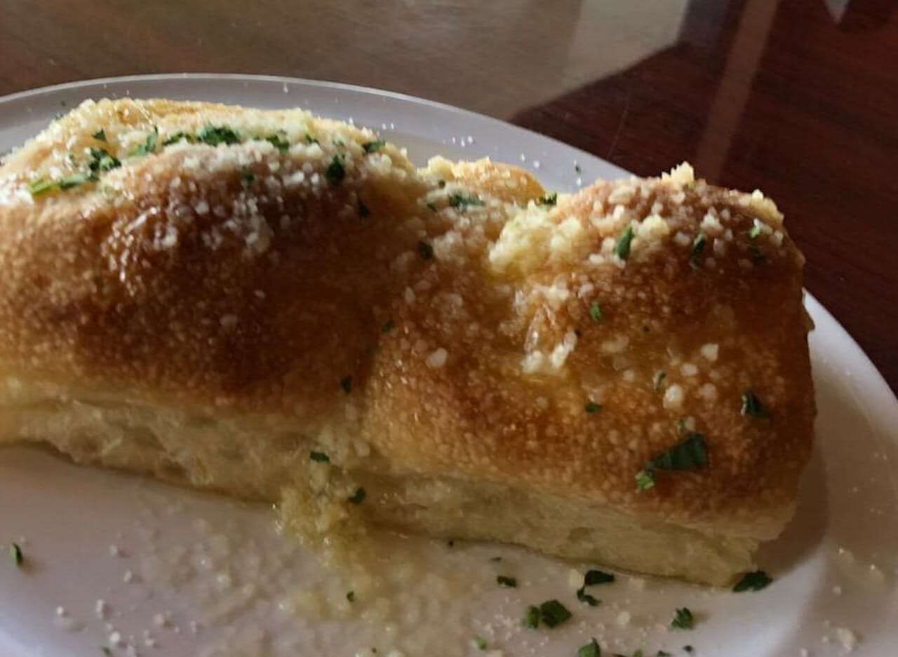 GARLIC KNOTS