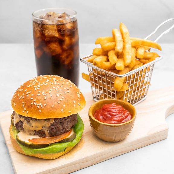 THE CLASSIC BEEF BURGER COMBO