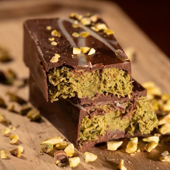 Pistachio Knafa Chocolate Bar