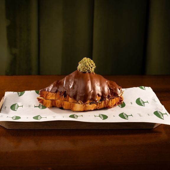 Pistachio Knafa Croissant