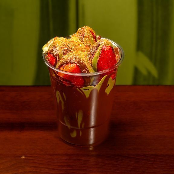 Pistachio Knafa Strawberry Cup