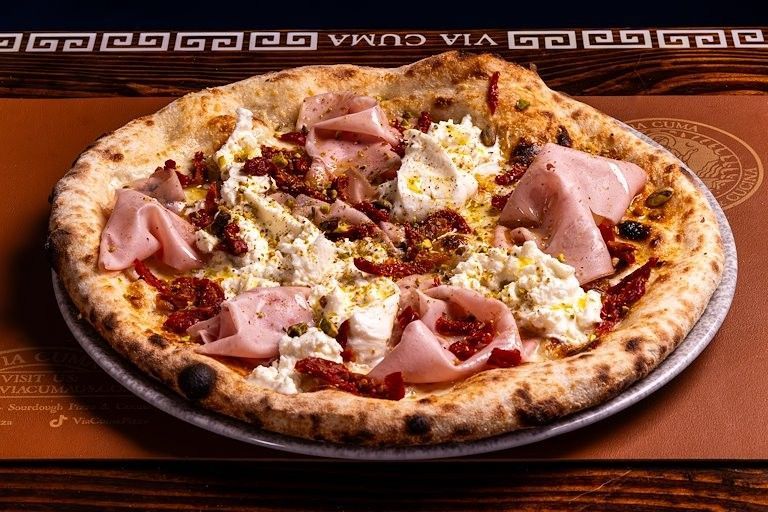 10 - Emiliana Pizza Large