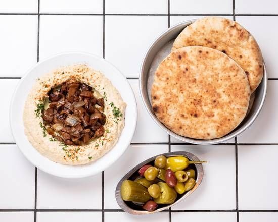 Hummus, Mushrooms and Onions