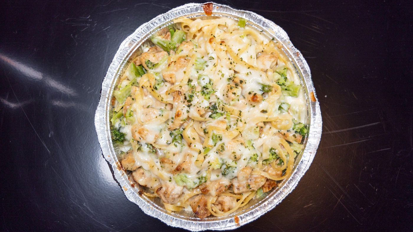 CHICKEN BROCCOLI ALFREDO