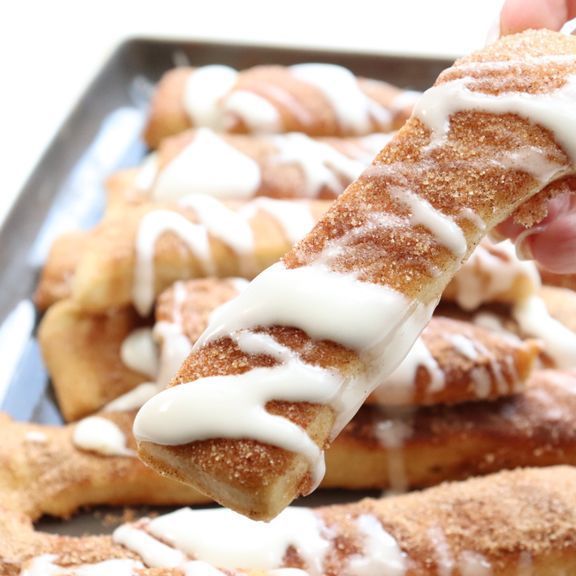 Cinnamon Bread Sticks (8 pieces)