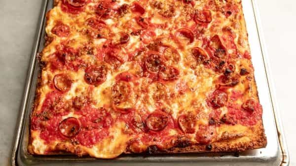 Sm Sausage And Peppers Pie