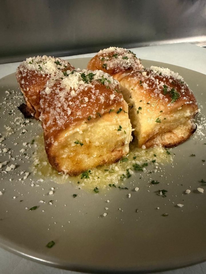 Garlic Rolls x4