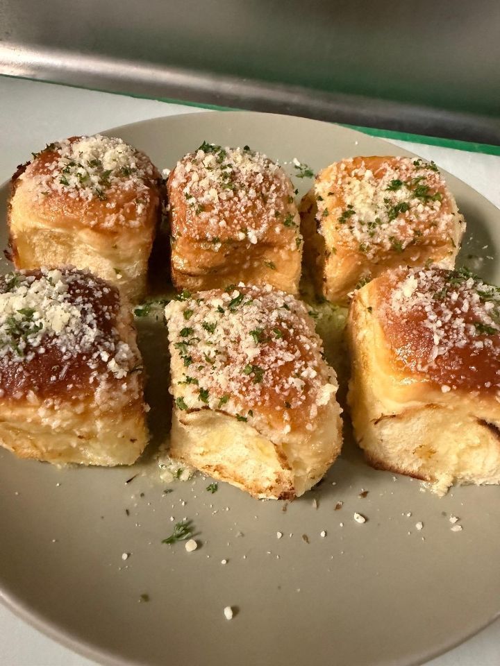 Garlic Rolls x6